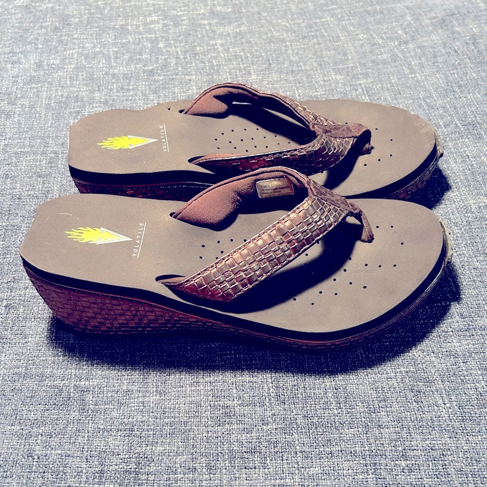 Volatile Flip Flops size 9